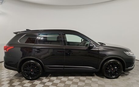 Mitsubishi Outlander III рестайлинг 3, 2021 год, 1 899 000 рублей, 4 фотография