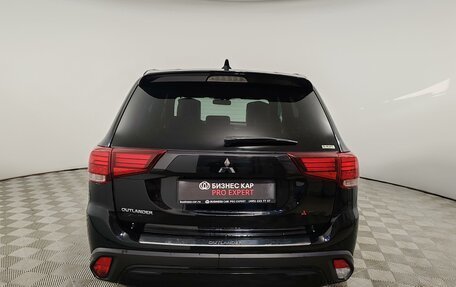 Mitsubishi Outlander III рестайлинг 3, 2021 год, 1 899 000 рублей, 6 фотография