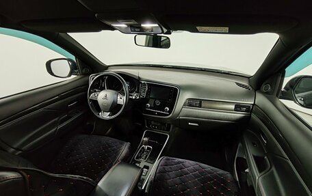 Mitsubishi Outlander III рестайлинг 3, 2021 год, 1 899 000 рублей, 11 фотография