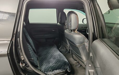 Mitsubishi Outlander III рестайлинг 3, 2021 год, 1 899 000 рублей, 22 фотография