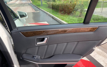 Mercedes-Benz E-Класс, 2011 год, 1 650 000 рублей, 14 фотография