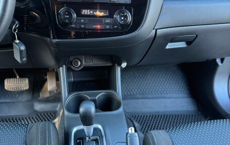 Mitsubishi Outlander III рестайлинг 3, 2016 год, 1 750 000 рублей, 7 фотография