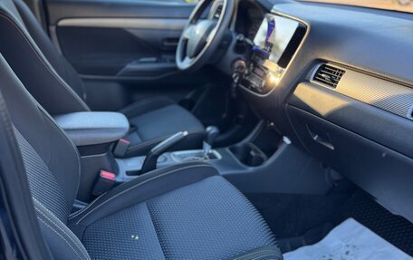 Mitsubishi Outlander III рестайлинг 3, 2016 год, 1 750 000 рублей, 11 фотография