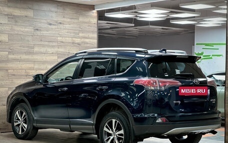 Toyota RAV4, 2018 год, 1 990 000 рублей, 6 фотография