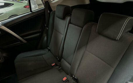 Toyota RAV4, 2018 год, 1 990 000 рублей, 16 фотография
