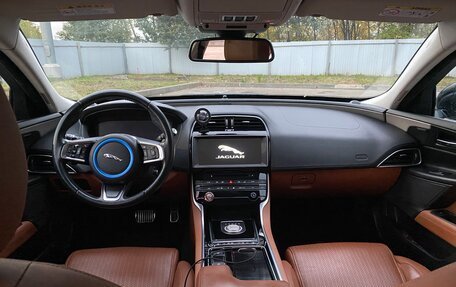 Jaguar XE I рестайлинг, 2018 год, 1 950 000 рублей, 9 фотография