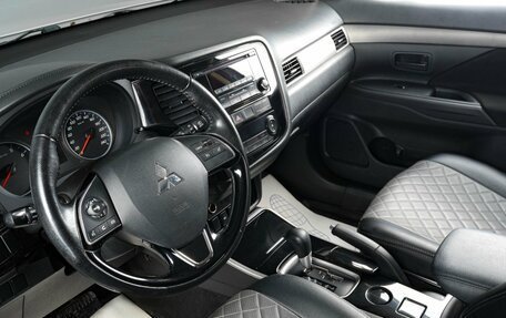 Mitsubishi Outlander III рестайлинг 3, 2017 год, 1 949 000 рублей, 8 фотография