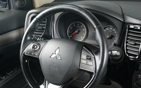Mitsubishi Outlander III рестайлинг 3, 2017 год, 1 949 000 рублей, 12 фотография