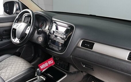 Mitsubishi Outlander III рестайлинг 3, 2017 год, 1 949 000 рублей, 11 фотография