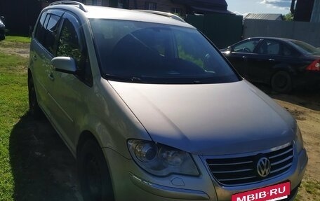 Volkswagen Touran III, 2008 год, 650 000 рублей, 3 фотография