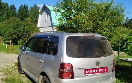 Volkswagen Touran III, 2008 год, 650 000 рублей, 2 фотография