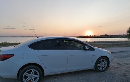Opel Astra J, 2013 год, 800 000 рублей, 3 фотография