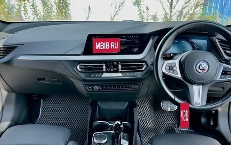 BMW 1 серия, 2021 год, 2 600 000 рублей, 10 фотография