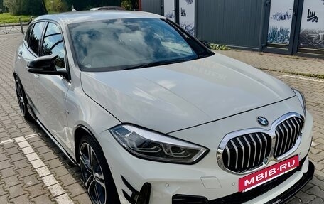 BMW 1 серия, 2021 год, 2 600 000 рублей, 9 фотография