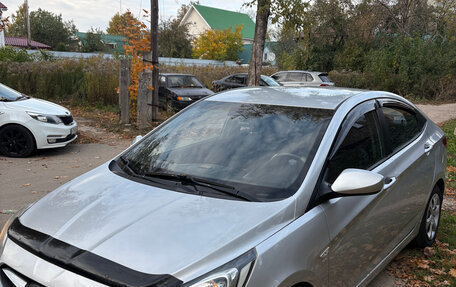 Hyundai Solaris II рестайлинг, 2013 год, 800 000 рублей, 5 фотография