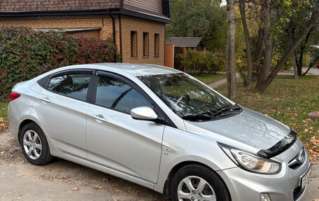 Hyundai Solaris II рестайлинг, 2013 год, 800 000 рублей, 2 фотография