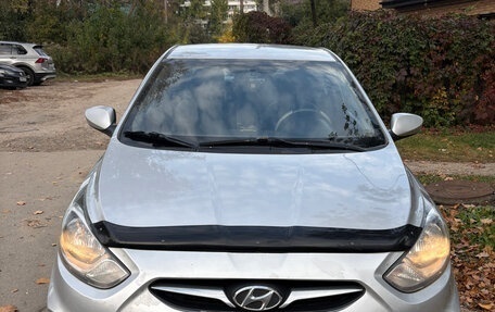 Hyundai Solaris II рестайлинг, 2013 год, 800 000 рублей, 1 фотография
