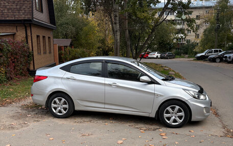 Hyundai Solaris II рестайлинг, 2013 год, 800 000 рублей, 10 фотография