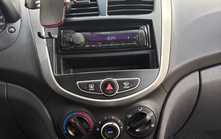 Hyundai Solaris II рестайлинг, 2013 год, 800 000 рублей, 9 фотография