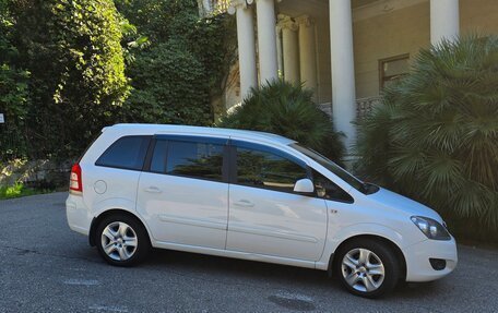 Opel Zafira B, 2013 год, 935 000 рублей, 4 фотография