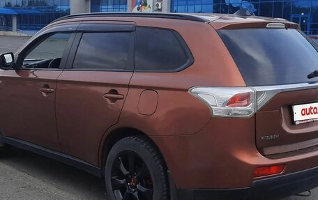 Mitsubishi Outlander III рестайлинг 3, 2012 год, 1 850 000 рублей, 2 фотография