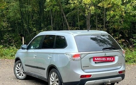 Mitsubishi Outlander III рестайлинг 3, 2014 год, 1 150 000 рублей, 3 фотография