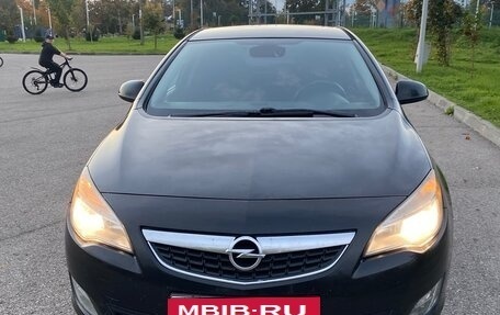 Opel Astra J, 2010 год, 560 000 рублей, 1 фотография