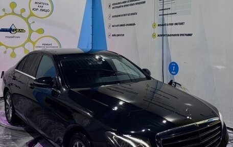 Mercedes-Benz E-Класс, 2018 год, 3 000 000 рублей, 1 фотография