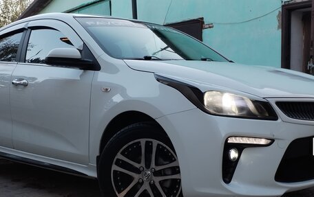 KIA Rio IV, 2018 год, 1 000 000 рублей, 3 фотография