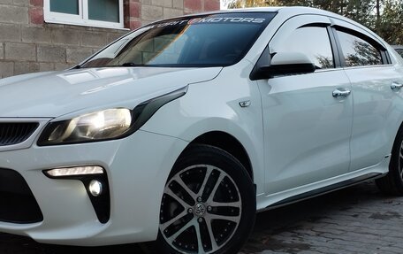 KIA Rio IV, 2018 год, 1 000 000 рублей, 2 фотография