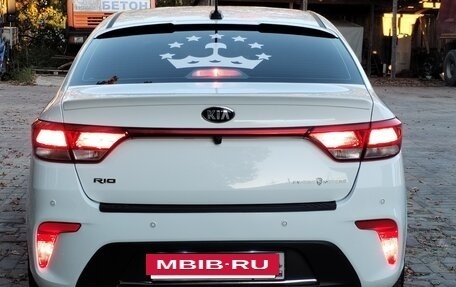 KIA Rio IV, 2018 год, 1 000 000 рублей, 4 фотография