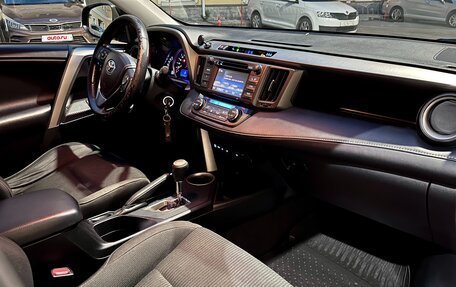 Toyota RAV4, 2015 год, 1 990 000 рублей, 5 фотография