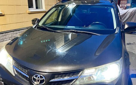 Toyota RAV4, 2015 год, 1 990 000 рублей, 7 фотография