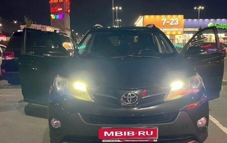 Toyota RAV4, 2015 год, 1 990 000 рублей, 2 фотография
