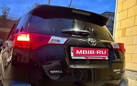 Toyota RAV4, 2015 год, 1 990 000 рублей, 10 фотография