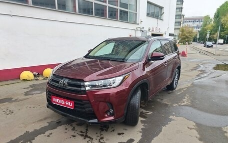 Toyota Highlander III, 2017 год, 1 650 000 рублей, 1 фотография