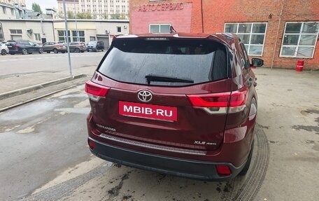 Toyota Highlander III, 2017 год, 1 650 000 рублей, 7 фотография
