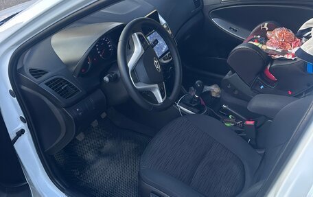 Hyundai Solaris II рестайлинг, 2016 год, 935 000 рублей, 11 фотография