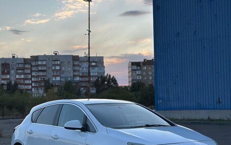 Opel Astra J, 2011 год, 550 000 рублей, 4 фотография