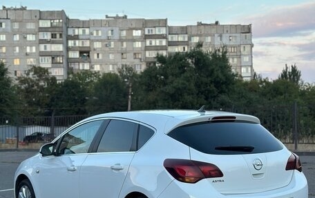Opel Astra J, 2011 год, 550 000 рублей, 2 фотография