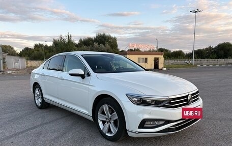 Volkswagen Passat B8 рестайлинг, 2020 год, 4 200 000 рублей, 3 фотография