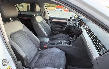 Volkswagen Passat B8 рестайлинг, 2020 год, 4 200 000 рублей, 13 фотография