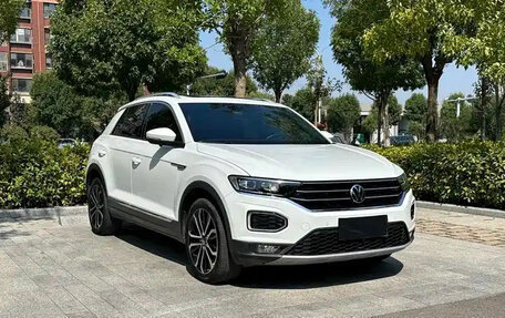 Volkswagen T-Roc I, 2022 год, 1 700 000 рублей, 2 фотография
