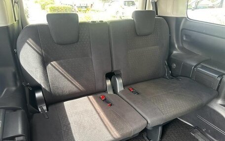Toyota Voxy III, 2015 год, 1 650 000 рублей, 13 фотография
