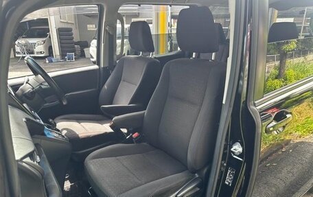 Toyota Voxy III, 2015 год, 1 650 000 рублей, 10 фотография