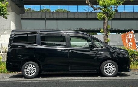 Toyota Voxy III, 2015 год, 1 650 000 рублей, 4 фотография