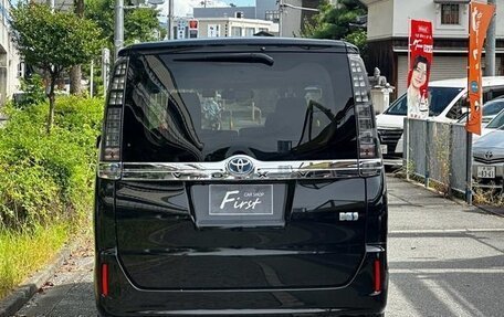 Toyota Voxy III, 2015 год, 1 650 000 рублей, 7 фотография