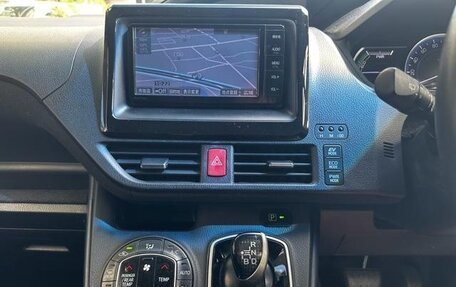 Toyota Voxy III, 2015 год, 1 650 000 рублей, 19 фотография