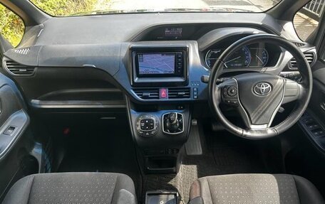 Toyota Voxy III, 2015 год, 1 650 000 рублей, 17 фотография