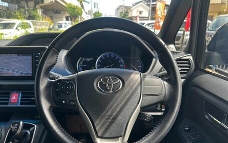 Toyota Voxy III, 2015 год, 1 650 000 рублей, 18 фотография